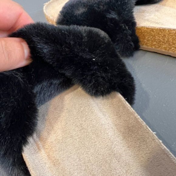 NWOT SUGAR‎ Black Faux Fur Slip On Sandals (6) - Picture 4 of 6